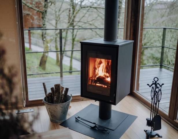 Alojamientos con Chimenea: Disfruta del Calor y la Magia del Fuego en la Naturaleza