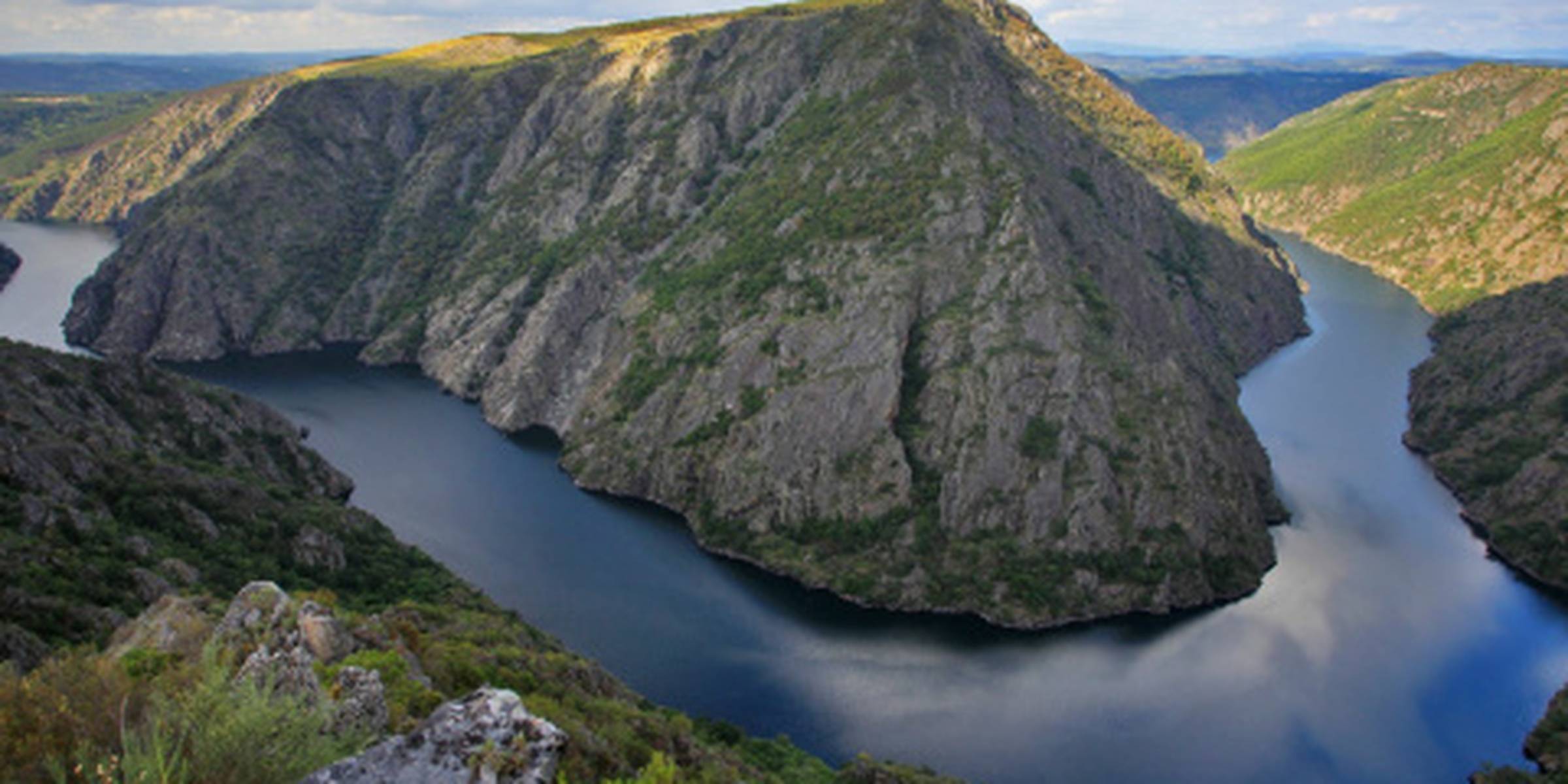 Ribeira Sacra: Un Viaje al Corazón de Galicia, Donde la Naturaleza y la Historia se Encuentran