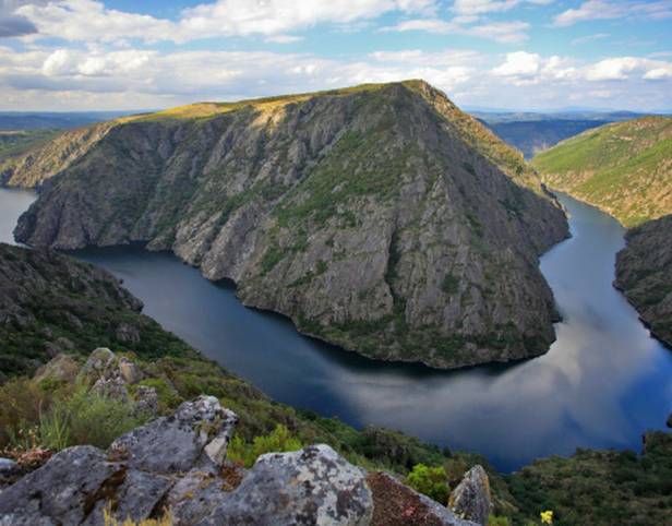 Ribeira Sacra: Un Viaje al Corazón de Galicia, Donde la Naturaleza y la Historia se Encuentran