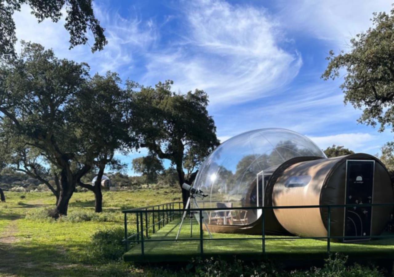 Hotel burbuja en Extremadura desde el que escuchar la berrea