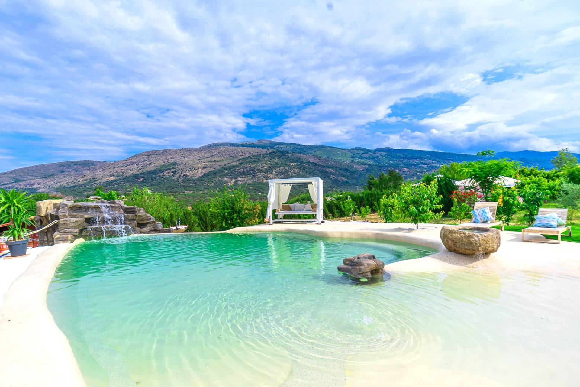 Piscina de arena tipo playa El Jardín de las Delizias