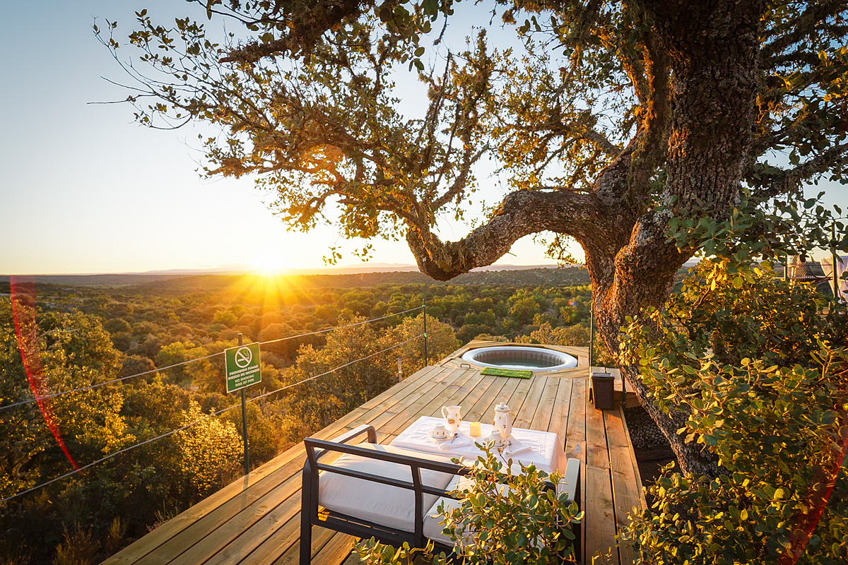 Hotel burbuja con jacuzzi privado y vistas a la Sierra de Francia