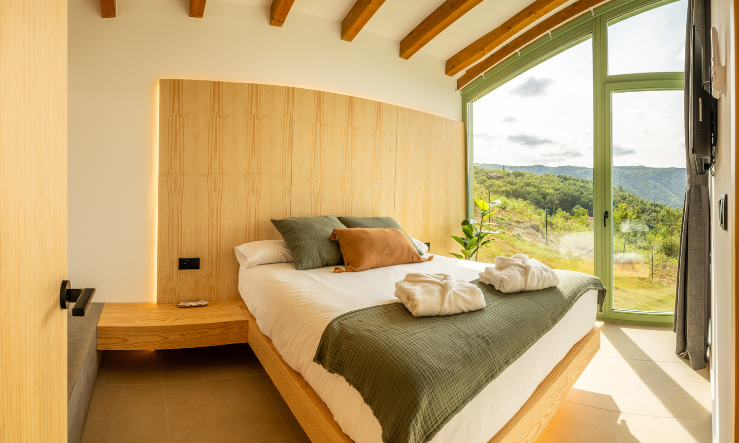 Escapada romántica con jacuzzi y vistas al cañón del Sil - Imagen 1