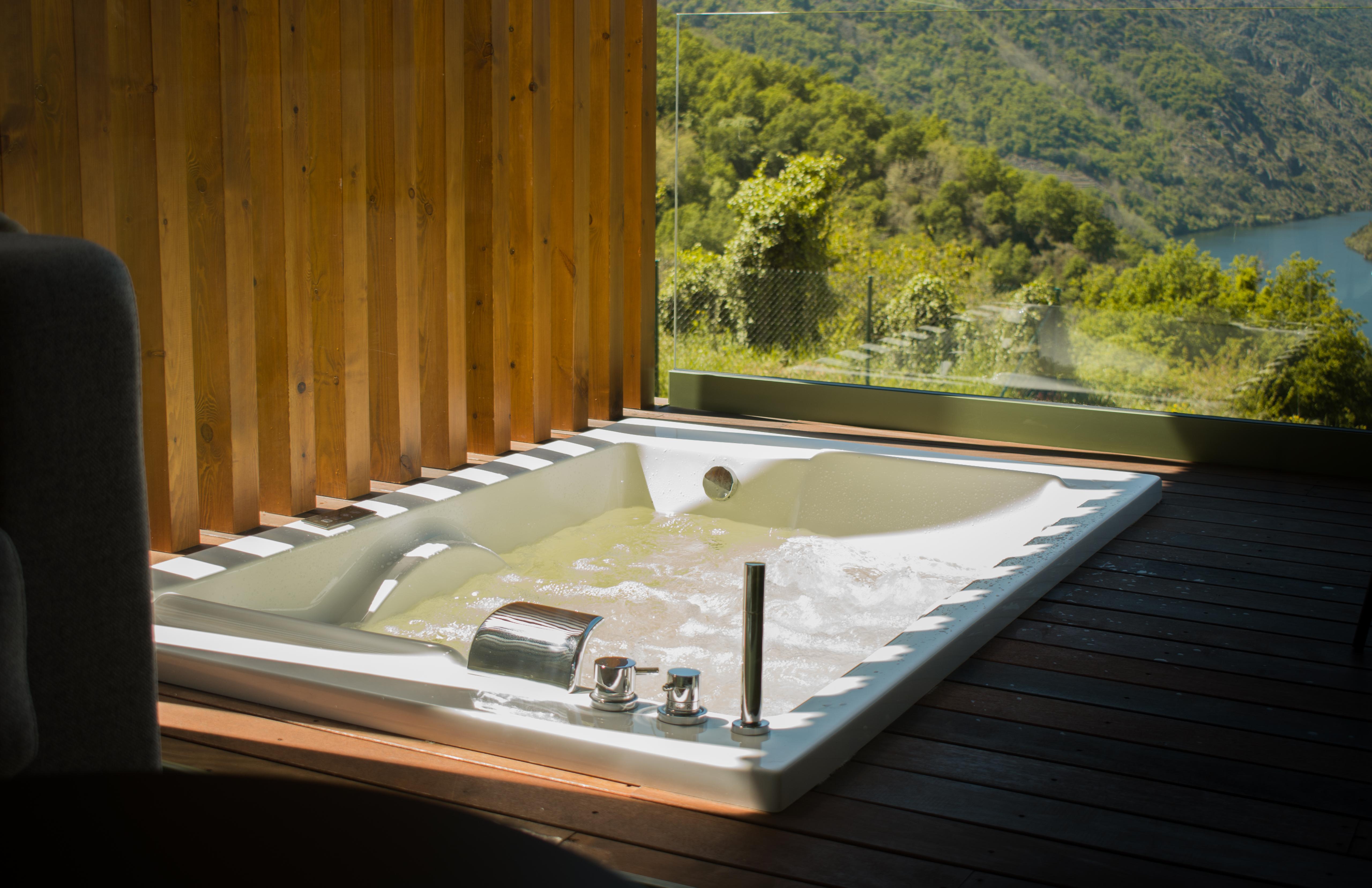 Escapada romántica con jacuzzi y vistas al cañón del Sil - Imagen 2