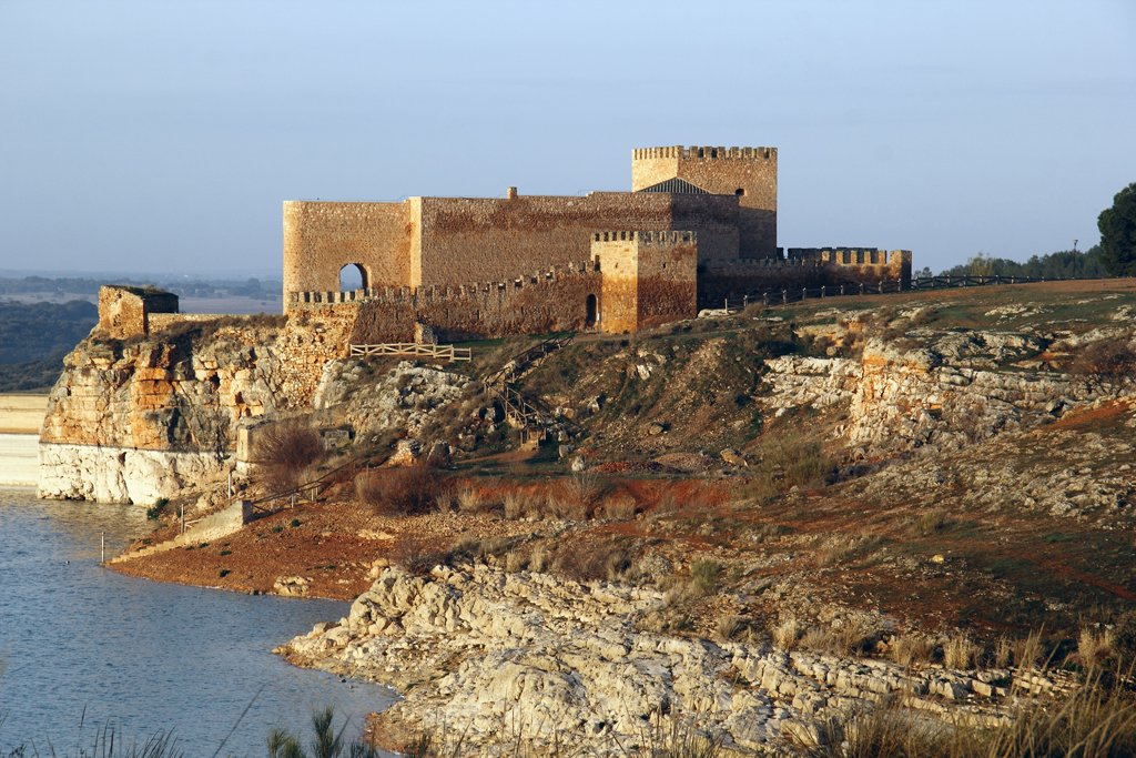 PROYECTO HOTEL ALMAZARA LUZ DE ALBA